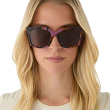 Load image into Gallery viewer, Bella Sunglasses by DIFF