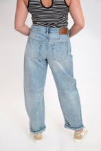 Load image into Gallery viewer, Sammie Cropped Barrel Jean by Hidden Jeans