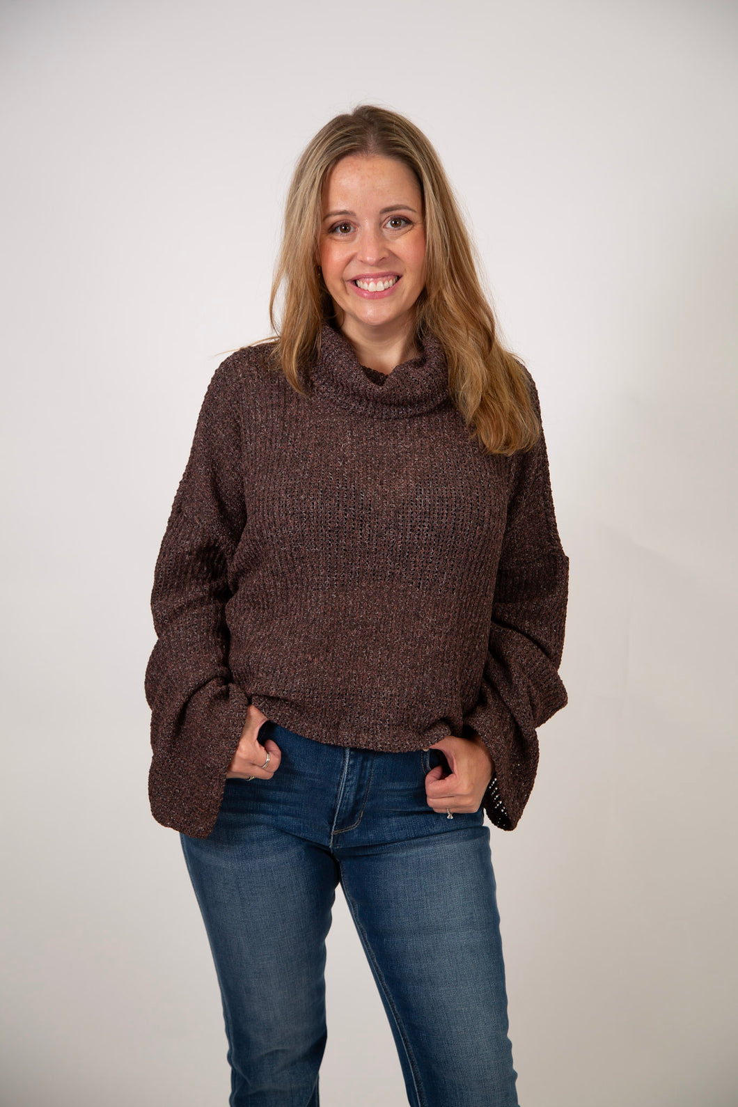 Two Tone Turtleneck Sweater | Wine