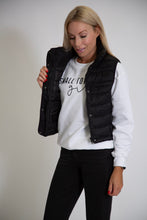 Load image into Gallery viewer, Quilted Vest (Black)