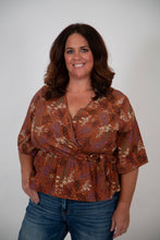 Load image into Gallery viewer, Curvy Floral Print Peplum Top | Mauve