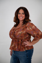 Load image into Gallery viewer, Curvy Floral Print Peplum Top | Mauve