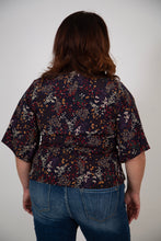 Load image into Gallery viewer, Curvy Floral Print Peplum Top | Navy