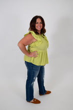 Load image into Gallery viewer, Curvy Tie-Front Flutter Sleeve Top