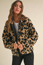 Load image into Gallery viewer, Leopard Sherpa Jacket