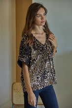 Load image into Gallery viewer, Boxy V-neck Sequin Top