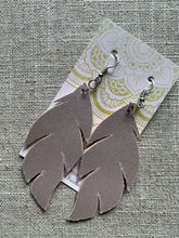 Load image into Gallery viewer, Feather Earring (Rose Gold)